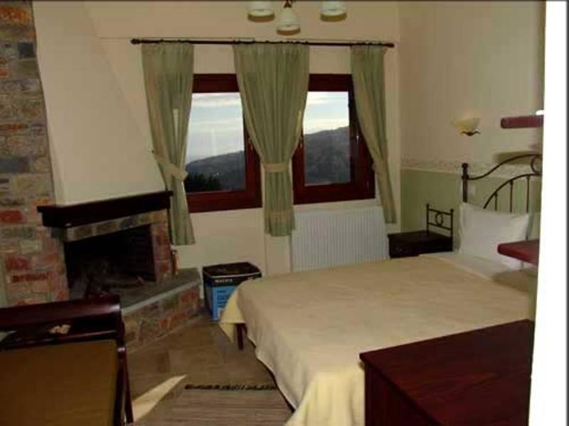 Hotel Erotas Áyios Dhimítrios Habitación foto